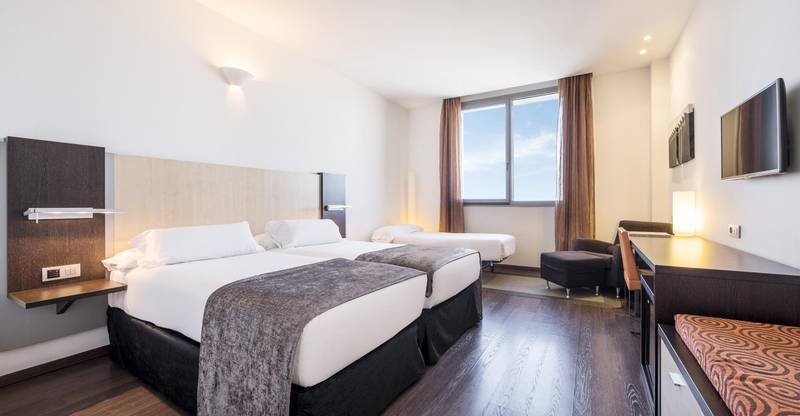 Habitación triple Hotel ILUNION Aqua 4 Valencia