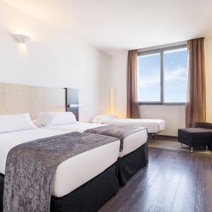 Habitación triple Hotel ILUNION Aqua 4 Valencia