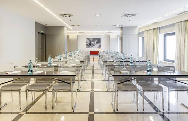 Salón Formación A+B Hotel ILUNION Aqua 4 Valencia