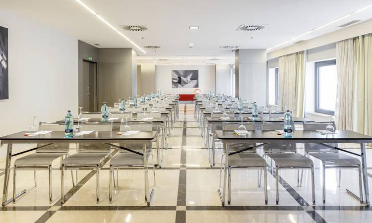 Salón Formación A+B Hotel Ilunion Aqua 4 Valencia Salón Formación A+B Hotel Ilunion Aqua 4 Valencia