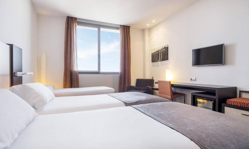 Habitación triple Hotel ILUNION Aqua 4 Valencia