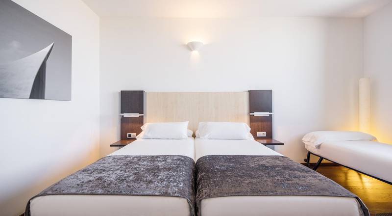 Habitación triple Hotel ILUNION Aqua 4 Valencia