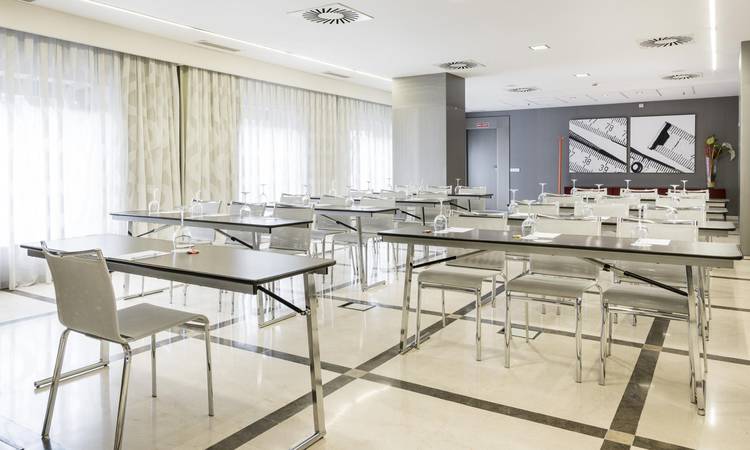 Salón Formación B Hotel ILUNION Aqua 4 Valencia Salón Formación B Hotel ILUNION Aqua 4 Valencia