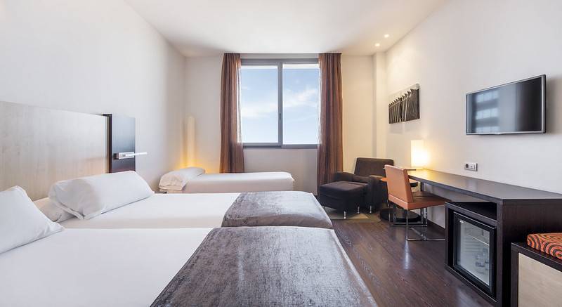 Habitación triple vista oceanogràfic Hotel ILUNION Aqua 4 Valencia