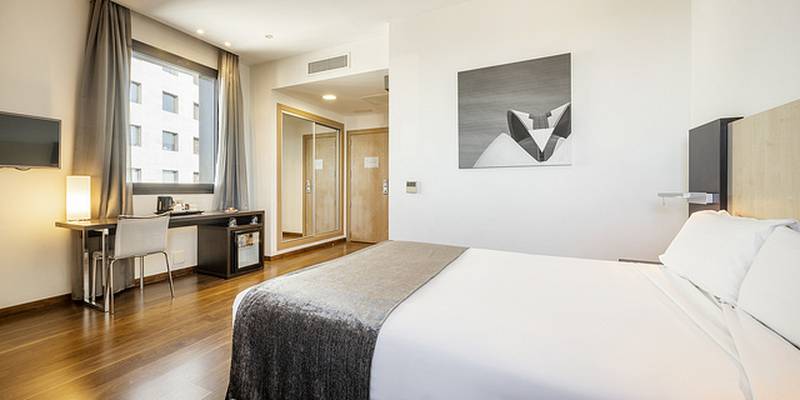 Habitación accesible Hotel ILUNION Aqua 4 Valencia